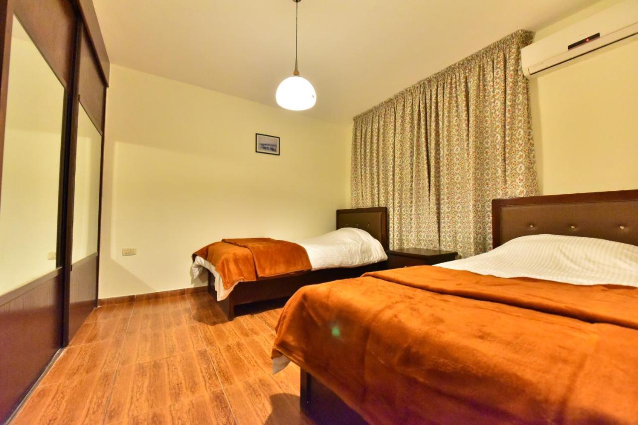 Al Farooq Hotel Apartments Ammán Kültér fotó